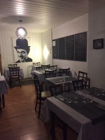 Hotel La Tour D'Auvergne Pont-lʼAbbé Eksteriør billede